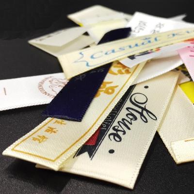 China Sustainable Garment Label Custom Apparel Tags Centerfold Woven Label for sale