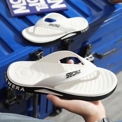 China Cushioning 2023 New Summer Comfortable Beach Slippers Cheap Wholesale Men's Flip-Flops for sale