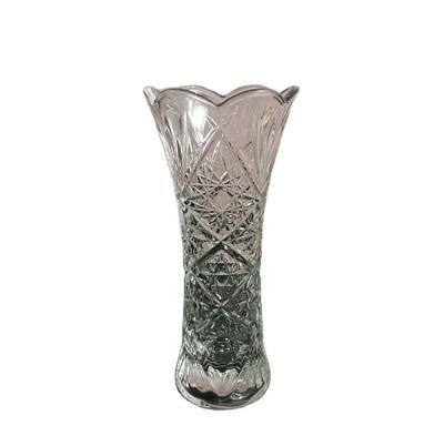 China Traditional high quality clear embossed glass vase table wedding centerpieces with color for sale