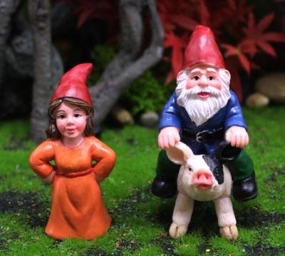 China Wholesale Europe Mini Different Designs Garden Gnome Sculpture Resin Crafts From China for sale