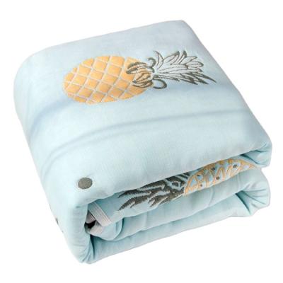 China Antibacterial soft gauze printed 100% cotton muslin fabric knitted baby chnildren blankets for sale