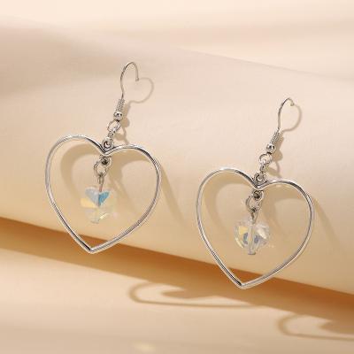 China Amazon Hot Selling Crystal Heart Metal Stud Earrings New Fashion CLASSIC Simple Jewelry For Women for sale