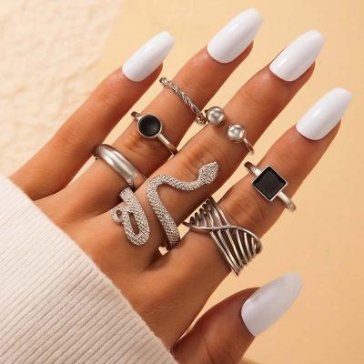 China Simple Serpentine Ethnic Style Fashionable New Best-Selling New Retro Accessories Rings Black Oil Zodiac Twist Snake Ring For Women for sale