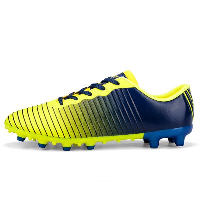 China Sole Soccer TPU Men's Soccer Playing Shoes Wear Soccer Boots Football Resistance Shoes With Non-slip Shoes Nail for sale