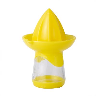 China Kitchen Viable Accessories Multifunctional Maisons Fruit Lemon Squeezer With Built-in Manual Measuring Cup Squeezer for sale