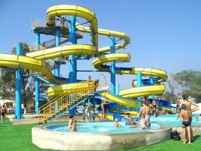 China Spiral Water Park Play Equipment, Aqua Park red / green Fiberglass Water Slide for sale