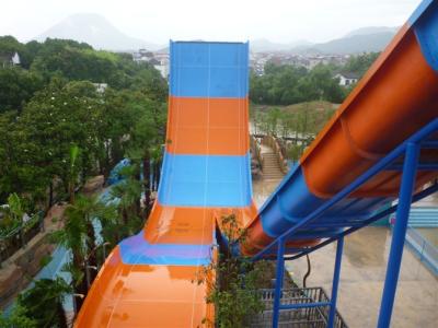 China Boomerang Floss Fiberglas-Wasserrutsche für Wasser-Park-Unterhaltung zu verkaufen