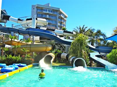 China summer fun Giant Curved waterslide , Fiberglass Open / Closed Spiral Slides for sale