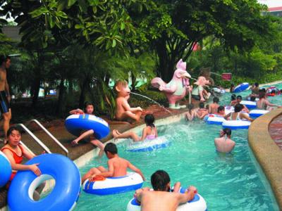 China Kundengebundene faule Flusswasser-Park-/Aqua-Park-Ausrüstung für Erwachsene entspannen sich zu verkaufen