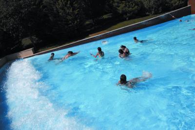 China 1200 Quadratmeter Wasser-Park-surfende Wellenbad-für Familien-Spiel zu verkaufen