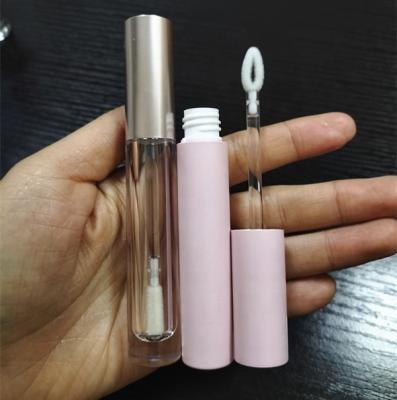 China Beautiful Cosmetic Hot Selling Round Mounted Thick Gold Lipstick Lip Gloss Packaging Rose Lip Gloss Container Tubes With Heart Brush 4ml for sale