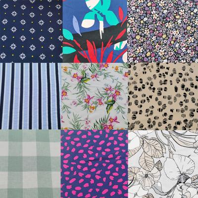 China Hot running anti pill flower printing viscous rayon crepe printed crepe fabric per running texture for summer clothes dress for sale