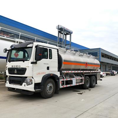 China Carbon Steel 8000 Liters Refueling Truck 4*2 Fuel Tank Truck Price for sale