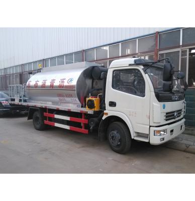 China Straight Road Paving Dongfeng 6000L Bitumen Distributor Sprayer Truck for sale