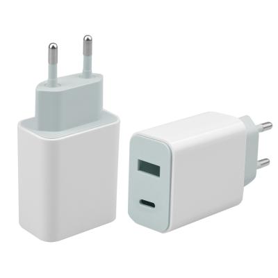 中国 Portable 12V Battery PD Charger Type-C 18W QC3.0 Wall Charger For Mobile Phone 販売のため