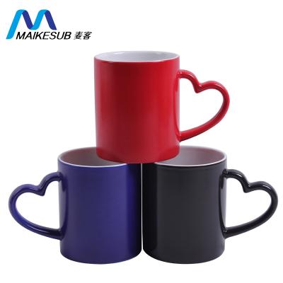 China Maieksub 11oz Sublimation Mug Heart Shape Ceramic Cup Viable Black Color Changing Coffee Mug for sale