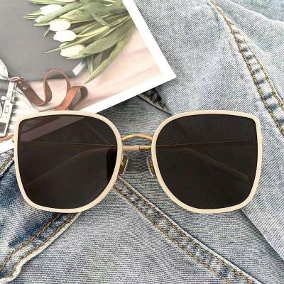 China Fashion Sunglasses Trendy accessories for women laddies outdoor luxury sun glasses fashion vintage square cheap wholesale new sunglasses arrivals for sale