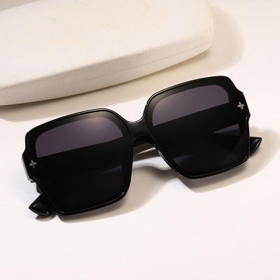 China Fashion Sunglasses 2023 New Fashion Trendy Black Women Men Letter Big Frame Square Shades Sunglasses for sale