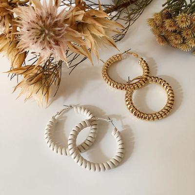 China New Design FASHIONABLE Vintage Spring Big Circle Earrings Twist Round Circle Earrings Gold White for sale