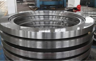 China 300mm ASME harte Beanspruchung schmiedete gerollten Ring-Schlitz-Ring mit Rohrleitung und Metallurgie zu verkaufen