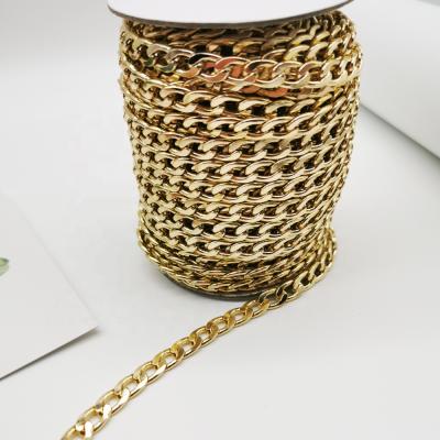 China Yiwu hongchao manufacturers of bags head customized clothing accessories, metal chains, jewelry link gold flat chain accessories for sale