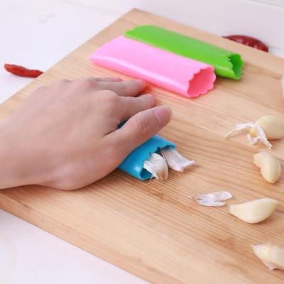 China 1PC Silicone Viable Creative Garlic Peeler Kitchen Instrument Garlic Stripper Garlic Peeling Tube Handy Serving Peeling for sale