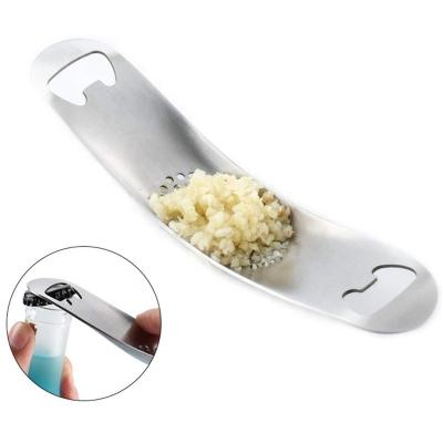 China Kitchen Garlic Press Stainless Steel Multifunctional Manual Garlic Cloves Reusable Kitchen Garlic Press Instrument Curved Tool for sale