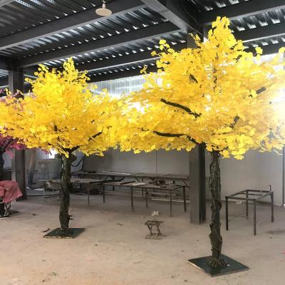 China Beautiful Tree Factory Cheap Colorful Artificial Gold Decorative Large Fiber Ginkgo Trees For Sale for sale