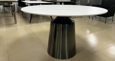 China Aanpasbare kleur Ronde eetkamer tafel Keramische top met metalen frame Te koop