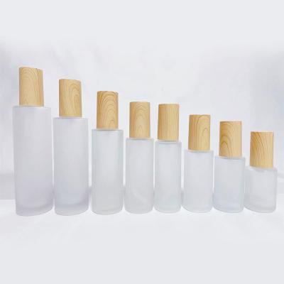 China Customizable cosmetic hot sale 20ml 30ml 40ml 50ml 60ml 80ml 100ml 120ml cosmetic packaging bamboo cap frosted glass spray lotion bottle for sale