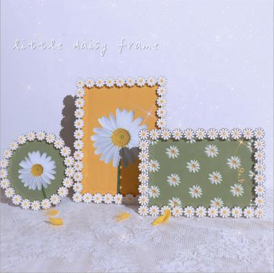 China Pictures Set Creative Home Custom Daisy Photo Frame for sale