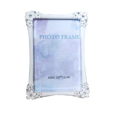 China Pictures Set 6 Inch 7 Inch 10 Inch High Quality Diamond Metal Small Flower Inlaid Photo Frame for sale