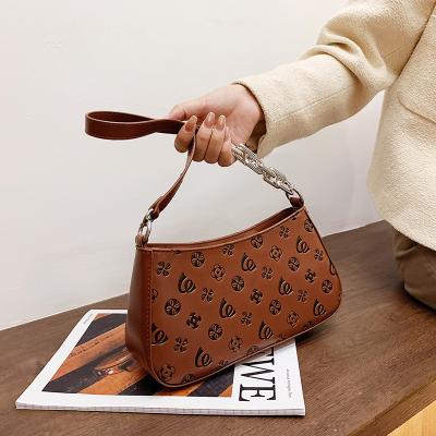 China 2021 high quality new arrivals fashion chain handbags shoulder handbags for women clip below handbags women for sale