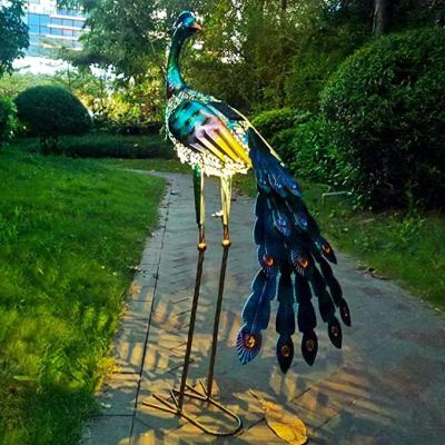 China Outdoor Solar Garden Peacock Statue Garden Decor Metal Yard Art for Lawn Backyard Party Wedding Decoration for sale