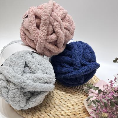 Cina Chunky Chenille Puffy Wool Yarn per il braccio che tricotta coperta 250gram/ROLL 25meters 8OZ in vendita