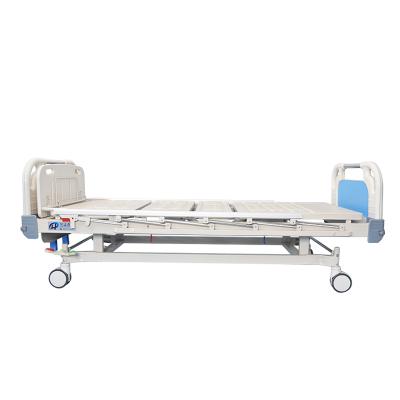 China Hospital Clinic 2 Function Manual Hospital Bed With Table Retroflex Waterproof Mattress Supper Hot Sale In Asia for sale