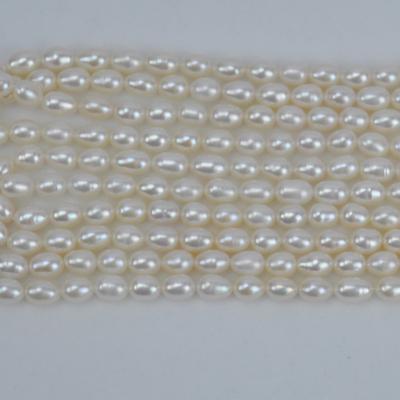 China Handmade White Freshwater Pearl Real White Freshwater Rice Pearl DIY Bead Jewelry Strand Freshwater Pearl Cultured Natural Wholesale Loose Material for sale