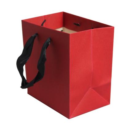 China Recycled Materials Wholesale Customized Paper Bag With PP Handle Paper Bag Machine Square Bottom Matte Paper Bags for sale