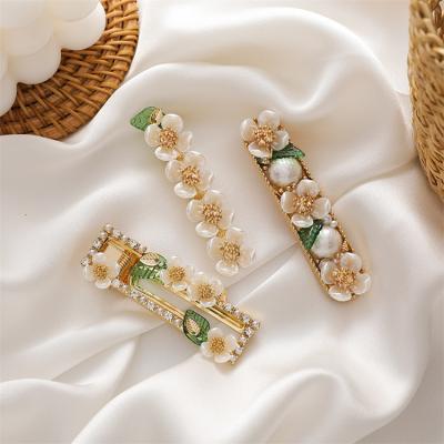 China Daily Use Hairpin Shell Flower Side Soft Cute Hair Clips Green Leaf Spring Platypus Clip Hairpin Hair Accessories for sale