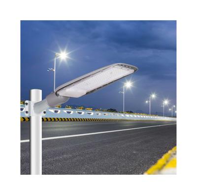 China Luzes de rua de LED ao ar livre à prova de umidade no quintal 130-150LM/W à venda