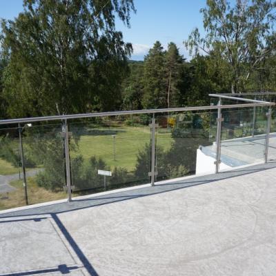 China Modern Glass Railing Steel Balcony Stainless Steel Glass Railing for sale