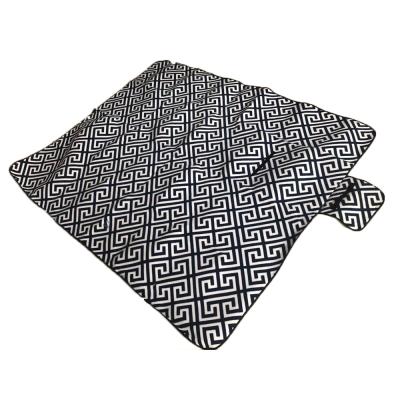 China Wholesale High Quality Lightweight Sand Proof Picnic Waterproof Tote Picnic Mat Blanket for sale