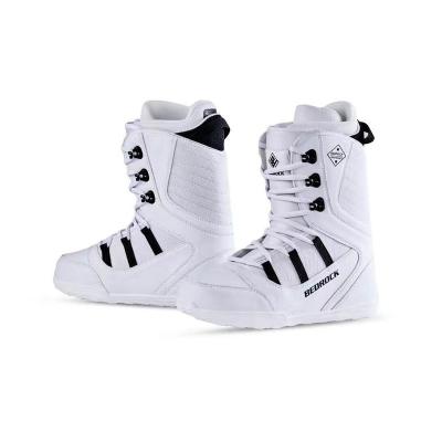 China Impact resistance + anti-slip + heat factory wholesale design traditional lace-up anti-slip lightweight snowboard boots for sale