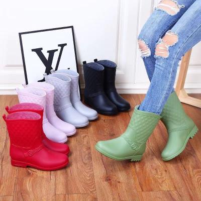 China Fashion Rain Lady Cheapest Cheap Durable Decorative Wear Waterproof Non-slip Rain Boots For Women for sale