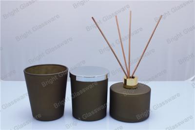 China Eco-friendly spray color reed diffuser bottle with gold lid and reed sticks cheap for sale