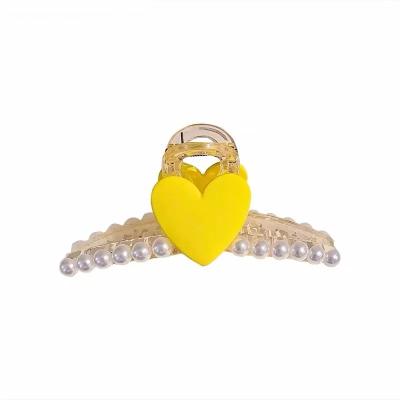 China Trendy net red the same summer cute female head hair clip 2021 new big hair bead hair clip flat shark clip headdress for sale