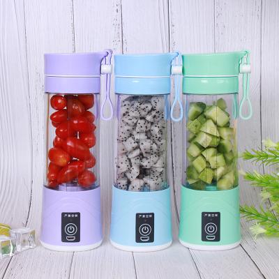 China Multi-functional plastic electric rechargeable juicer machine mini juicer cup food supplement portable juicer cup for sale