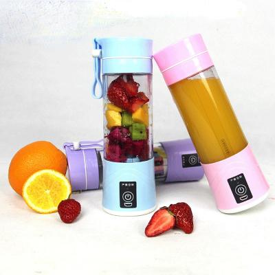 China Mini Home Electric Juicer Multifunctional Portable Fruit Juicer Multifunctional Rechargeable Fruit Squeezer Small Fruit Squeezer for sale