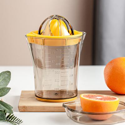 China Household squeezing exprimidor juicing squeezing squeezer cup household juicer orange juicer mini manual orange juicer manual lemon for sale