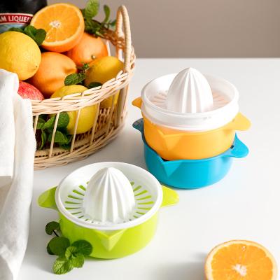 China Mini Manual Creative Juice Cup Household Orange Juice Lemon Squeezer Fruit Squeezer In Student Dormitory for sale